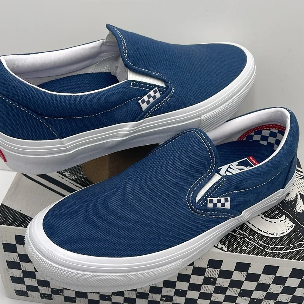 Vans WMNS Skate Slip-On Wrapped Dark Denim
VN0A5FCADDN
Sneakers - Picture 10 of 16